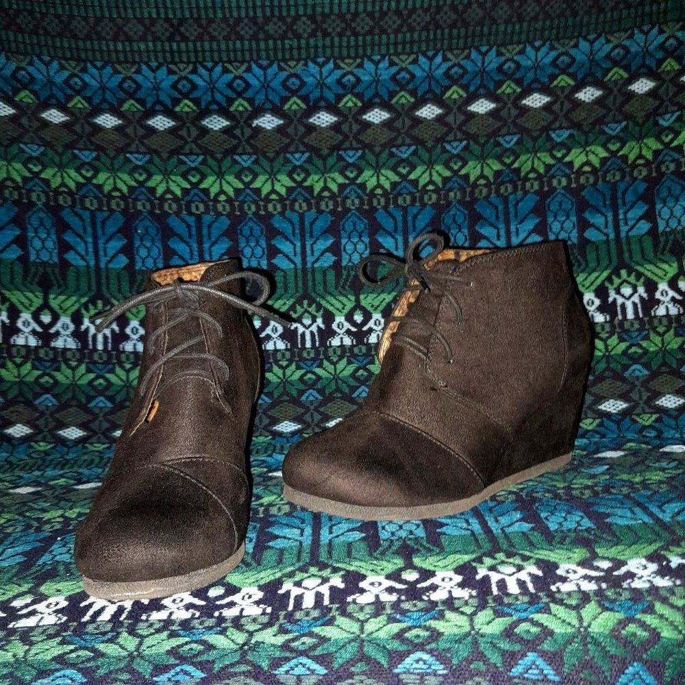 Cityclassified Black Faux-Suede Lace-Up Ankle Wedge Booties Women's Size 6.5